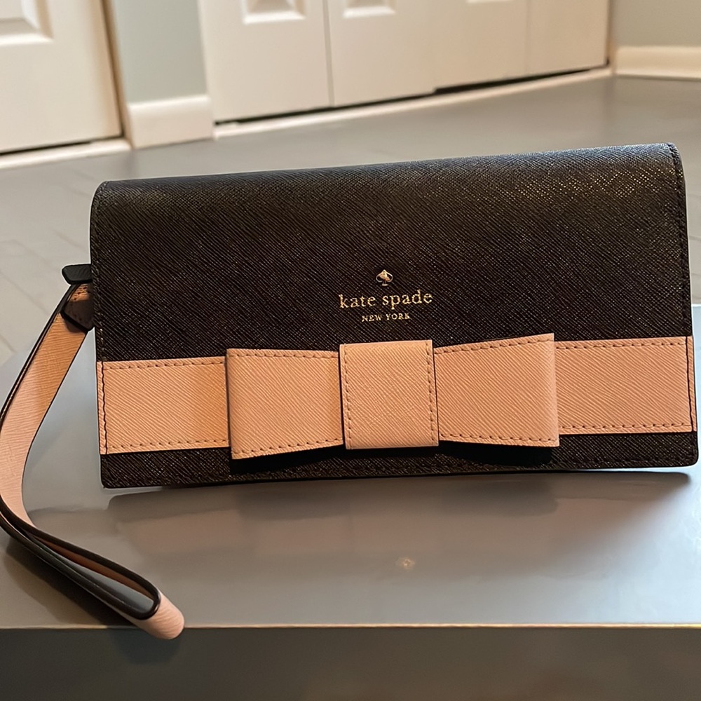Kate Spade New York wallet Wristlet Black/Blush- SUPER CUTE